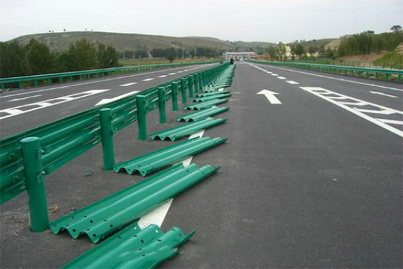 铁岭波形护栏的维护与管理确保道路安全的关键步骤